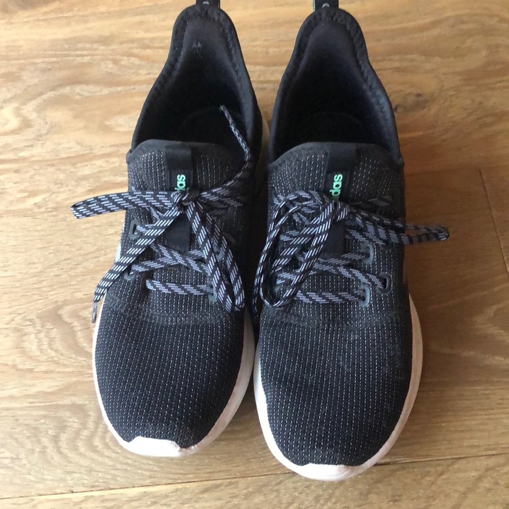 Adidas Cloudfoam shoe. Size 7.5